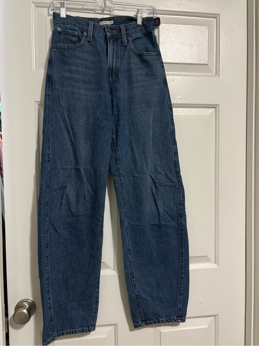 Worn Once Levi's Women's Cinch Barrel Jeans